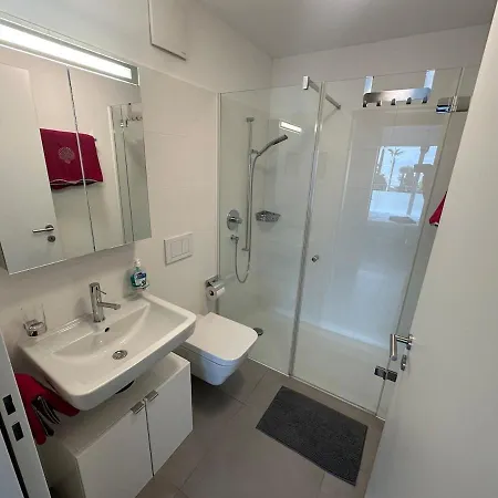 La Brezza Exclusive On Maggiore Apartment *