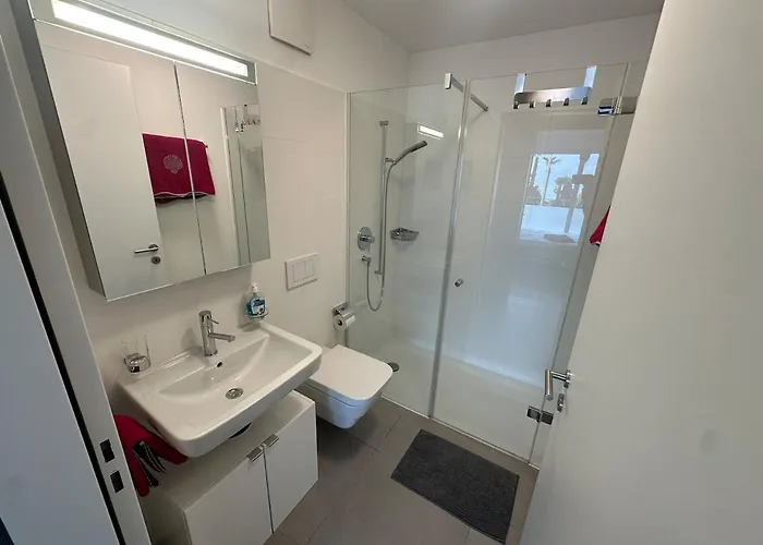 La Brezza Exclusive On Maggiore Apartment *